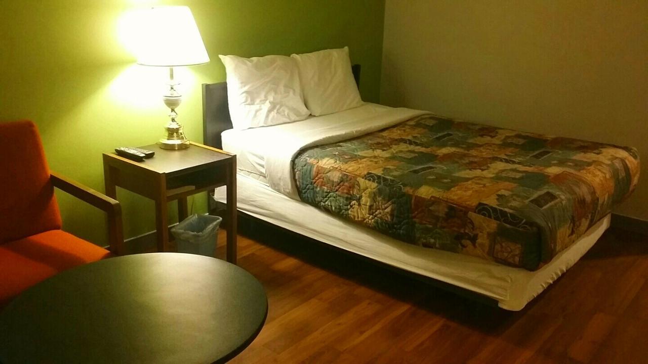 Home Away Inn Drayton Valley Room photo